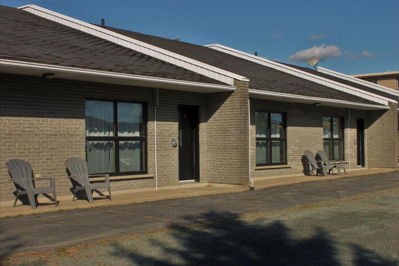 Motel Du Canton Valcourt Eksteriør bilde